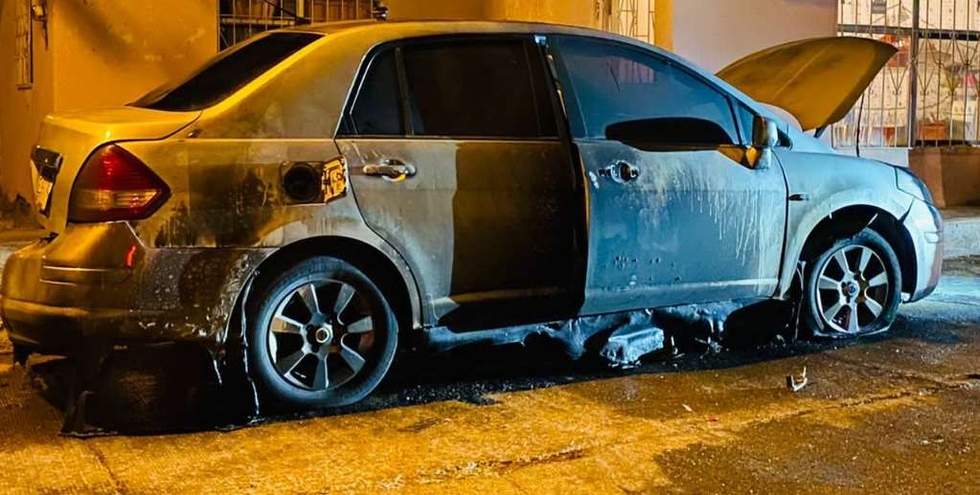 Incendio de vehículo moviliza a Bomberos en la UP