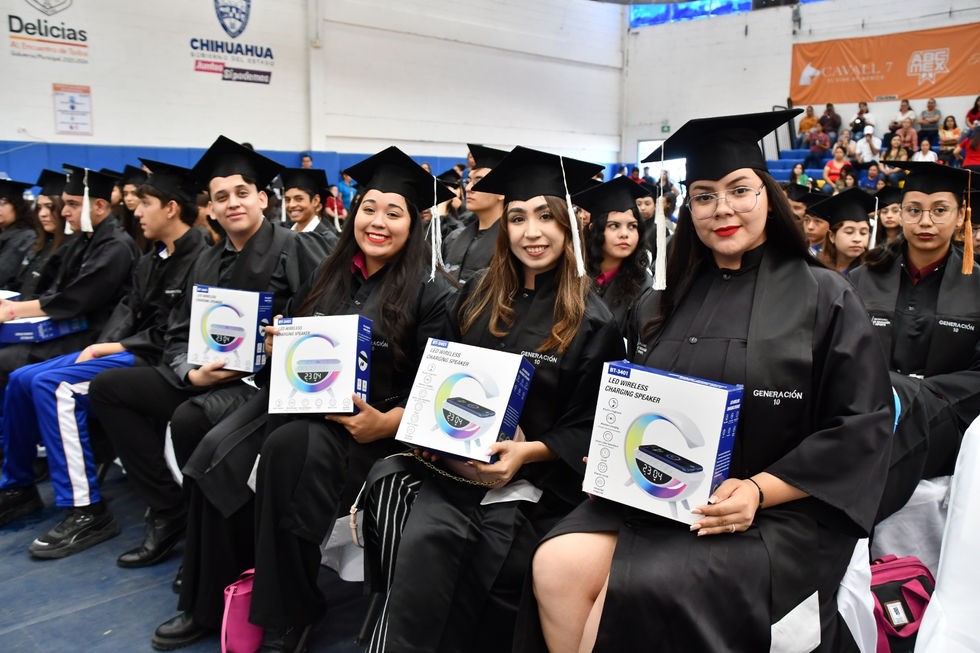 Reconocen con premios y estímulos a 798 estudiantes de excelencia de la región centro-sur
