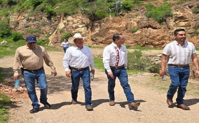 Gestiones de Jaime Torres para el Dtro 13 son realidades; inicia obra de pavimentación hidráulica en Maguarichi