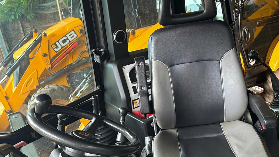 縮圖：RETROESCAVADEIRA JCB 3CX 4X4,  Ano 2018 - EMPLACADA 