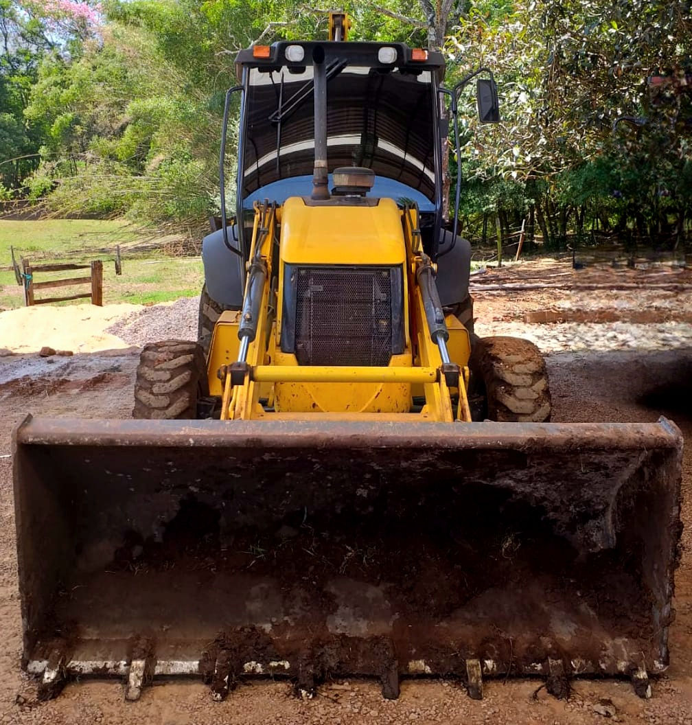 RETROESCAVADEIRA NEW HOLLAND B110B 4x4, Ano 2019 - EMPLACADA