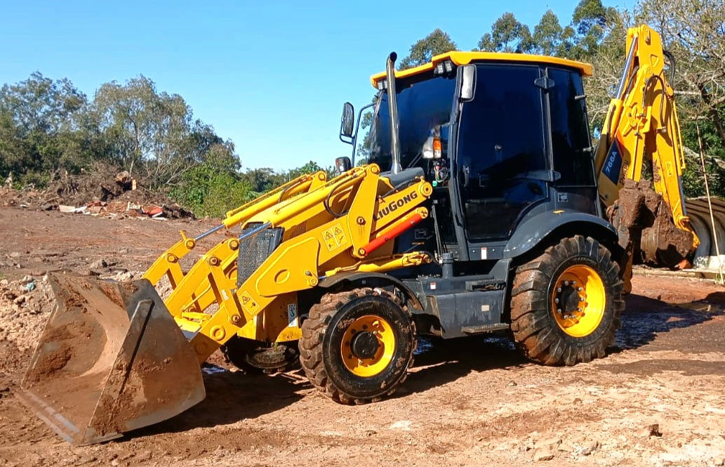 RETROESCAVADEIRA LIU GONG 766A 4X4, Ano 2024/25 - EMPLACADA