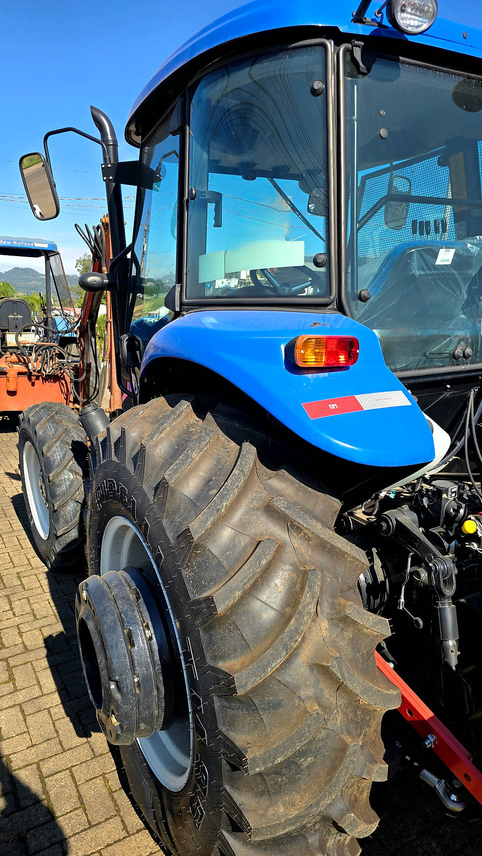 Miniatura: TRATOR AGRÍCOLA NEW HOLLAND TL5.80, Ano 2024 - com acessório, Ano 2024