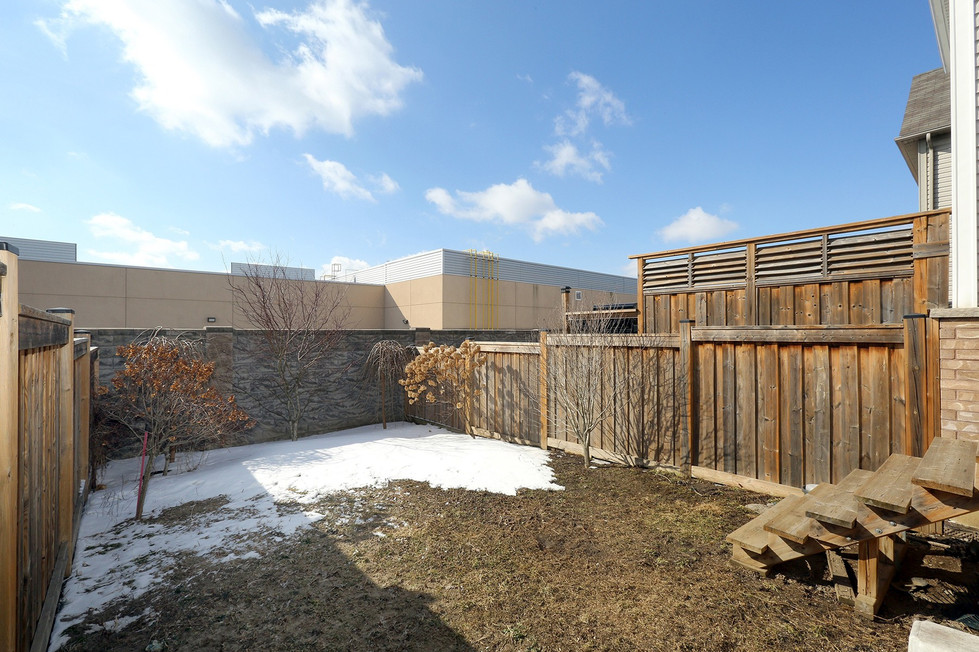 53 Mantz Cres (15).JPG