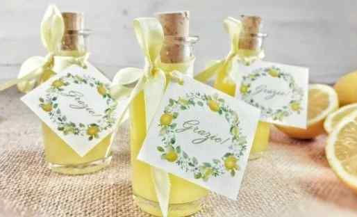 Tasteful Tokens: Gourmet Edible Favors for Your Wedding Day