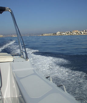 Conduire un bateau en mer avec le permis bateau côtier à Marseille