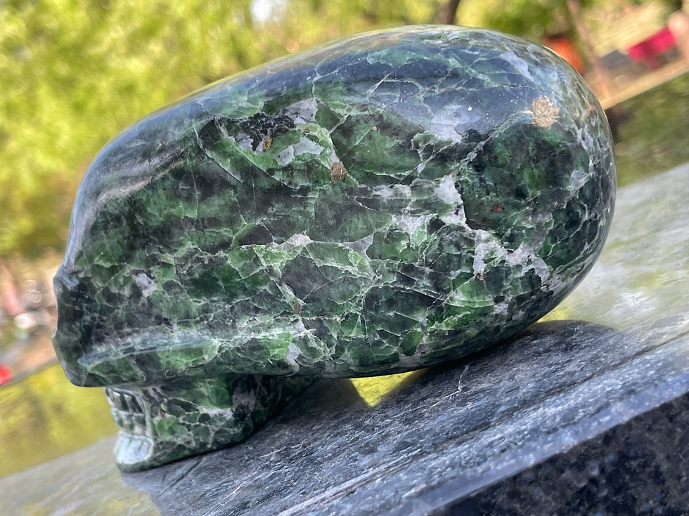 Miniatura: Chrome Diopside Elongated Skull 