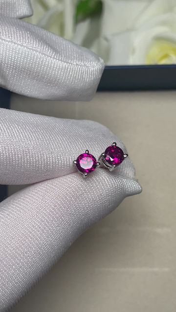 Miniaturbild: Rhodolite Garnet Studs