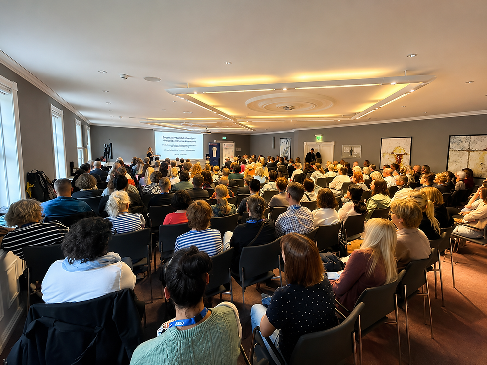 Vortragssaal während des Vorsymposiums „Supercath™ Kunststoffkanülen – die gefäßschonende Alternative“ auf der 34. Erfurter Dialysefachtagung 2026