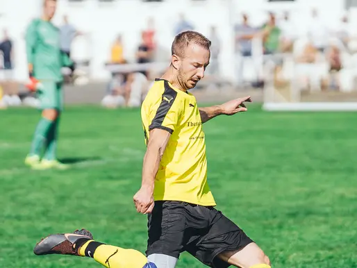 The Art of Free Kicks: Mastery of Set Pieces
