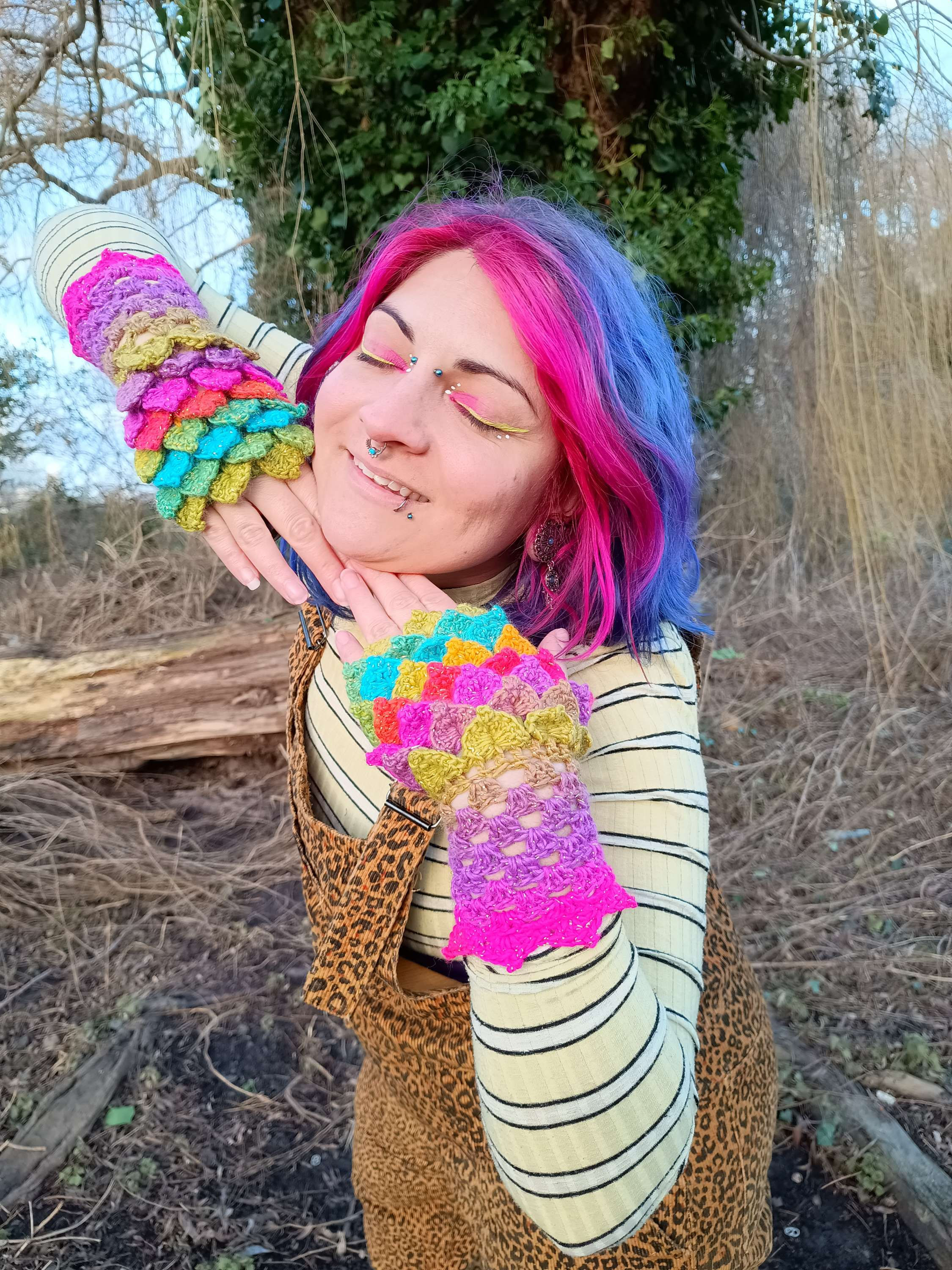 Tropical Dragonscale Pixie Gloves