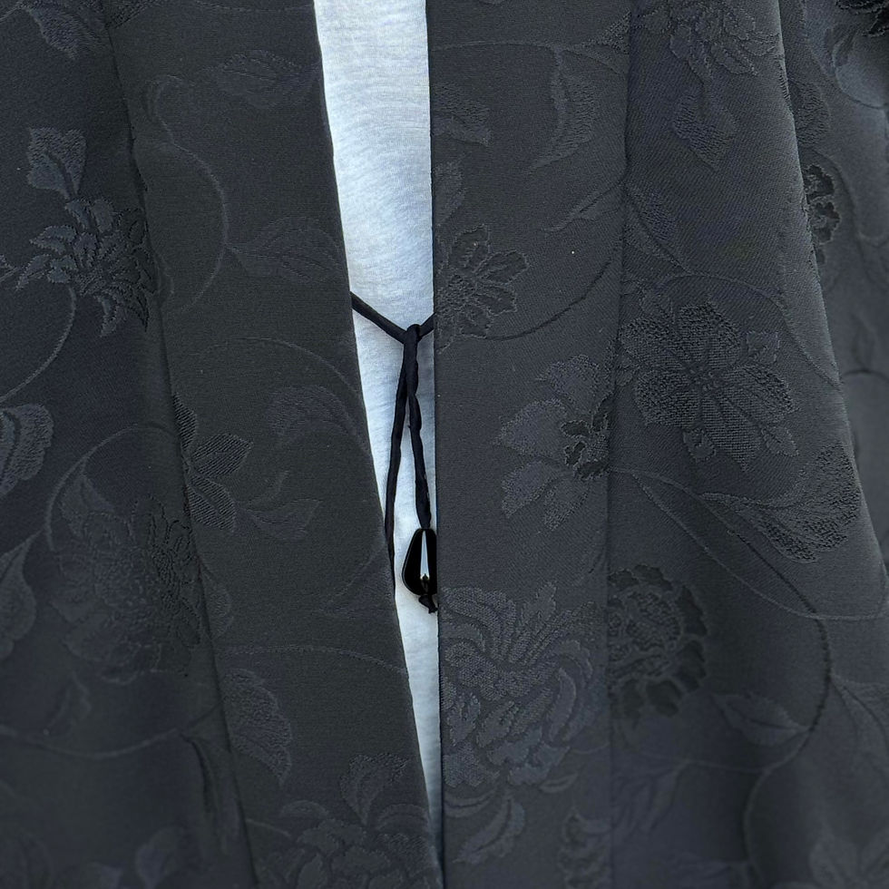 Miniatura: Haori in seta nero tessuto jacquard fiori e foglie
