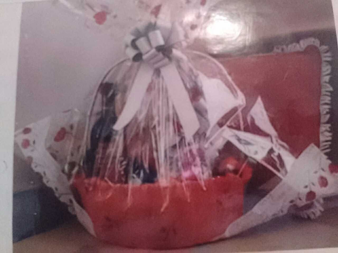 Cesta com vinho ou champagnes