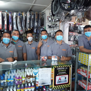 Clientes con camisera OSRAM.jpeg