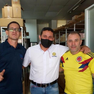 foto con cliente 4.jpeg