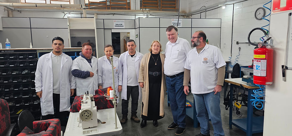 Visita do Marcos da Costa à OPM, junto com ele, os funcionários e Lair Moura, superintendente da APRAESPI.