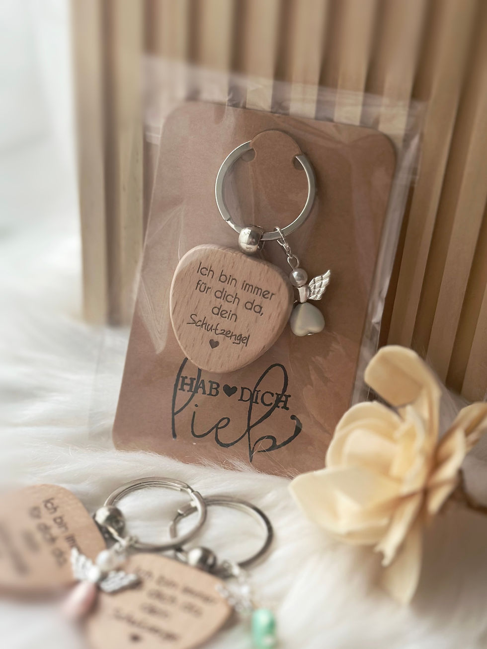 Miniaturbild: Schlüsselanhänger Schutzengel aus Holz