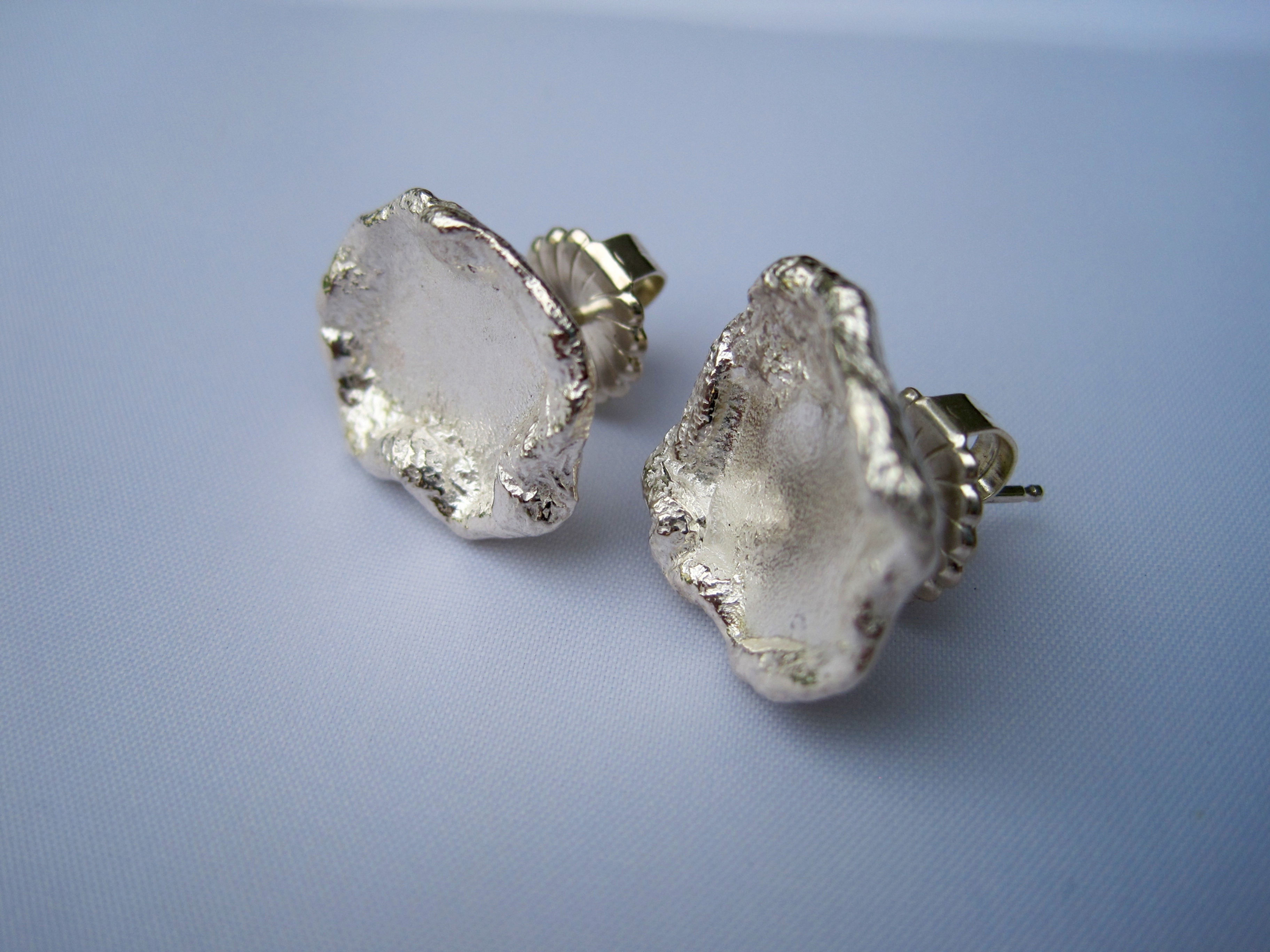 Sterling silver scalloped disc earrings