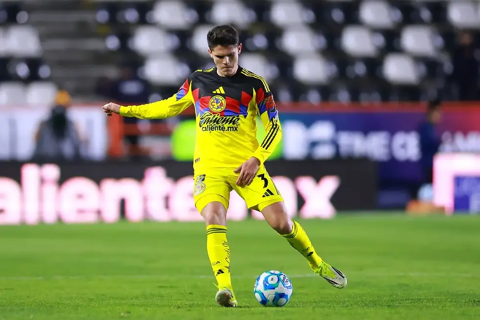El defensa Israel Reyes durante un partido con el Club América previo a su baja de la Liguilla 2026 por la convocatoria mundialista.