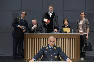 Biedermann und die Brandstifter, "Terror", und Carmina Burana