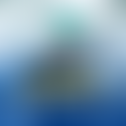 Dr. Pablo Villarreal, pionero en cirugía de cataratas, durante consulta en Clínica COVA.