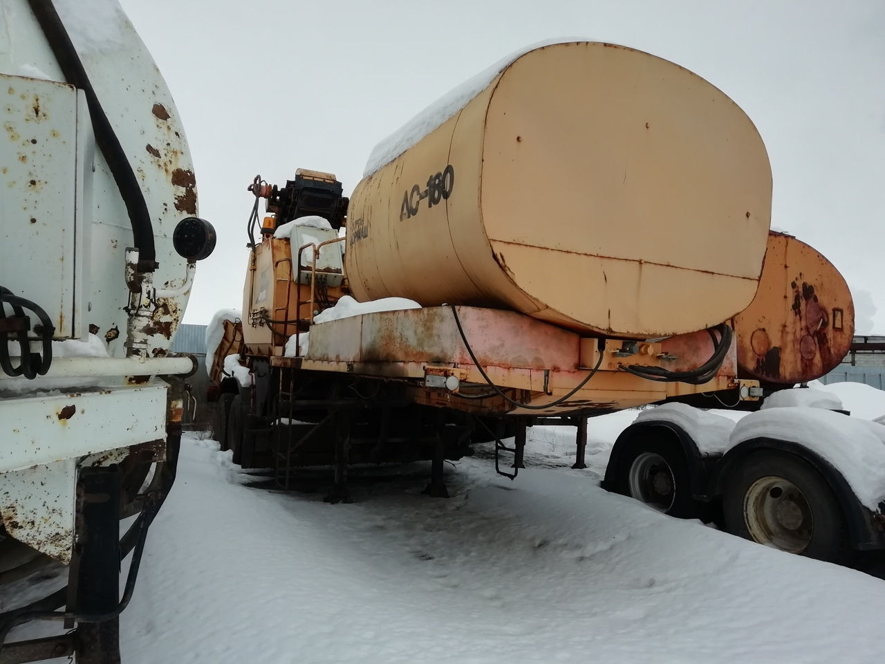 Битумощебнераспределитель