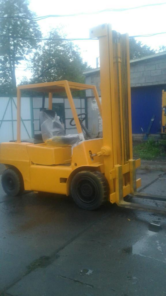 Миниатюра: вилочный погрузчик