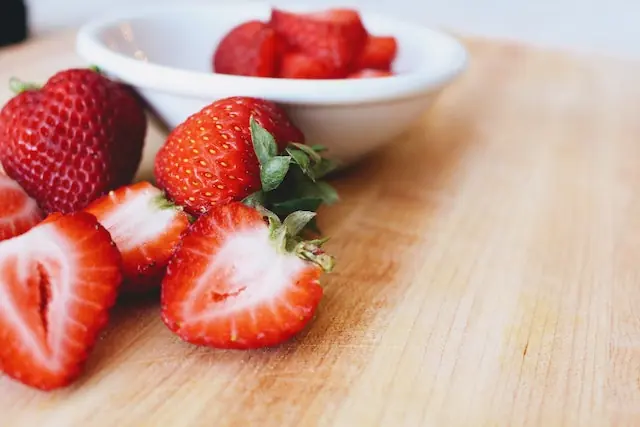 Can dogs safely eat strawberries