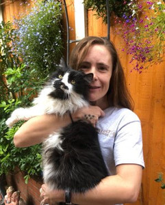 Pauline volunteer at Birmingham cat resc