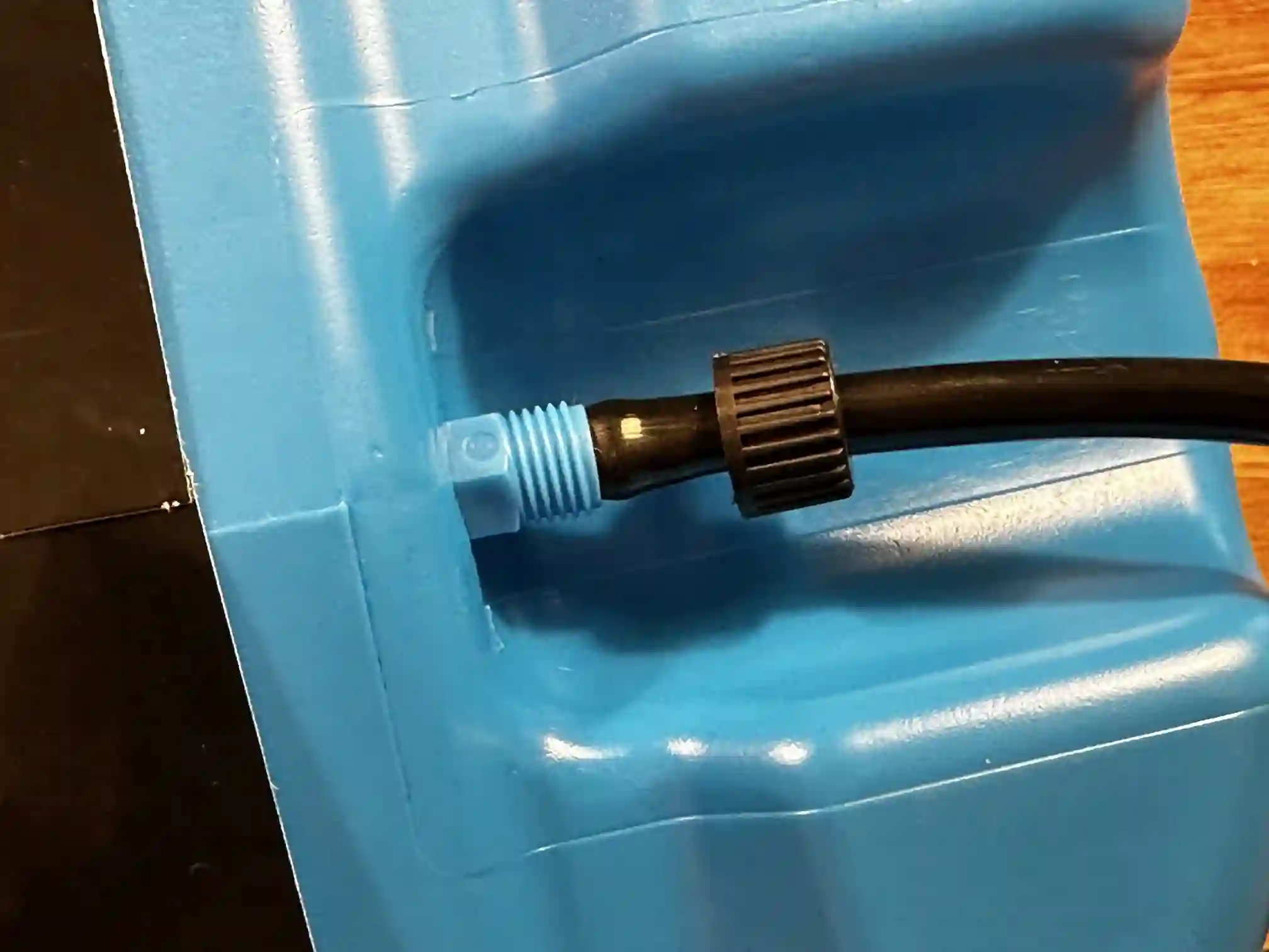 Assembling the Mud daddy 8l dog shower