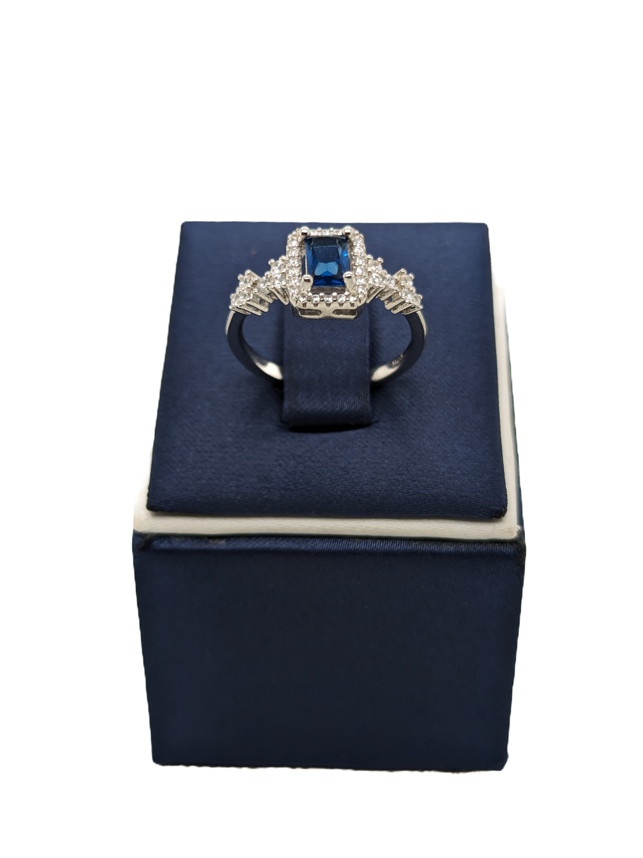 Sapphire ring