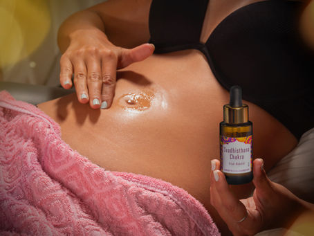 Bauchnabelöl aus Daisy´s Yoga Garden in Anwendung