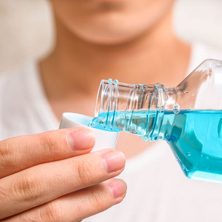 Welche Mundspülung ist die beste? – Warum antibakterielle Spülungen das empfindliche Gleichgewicht stören können