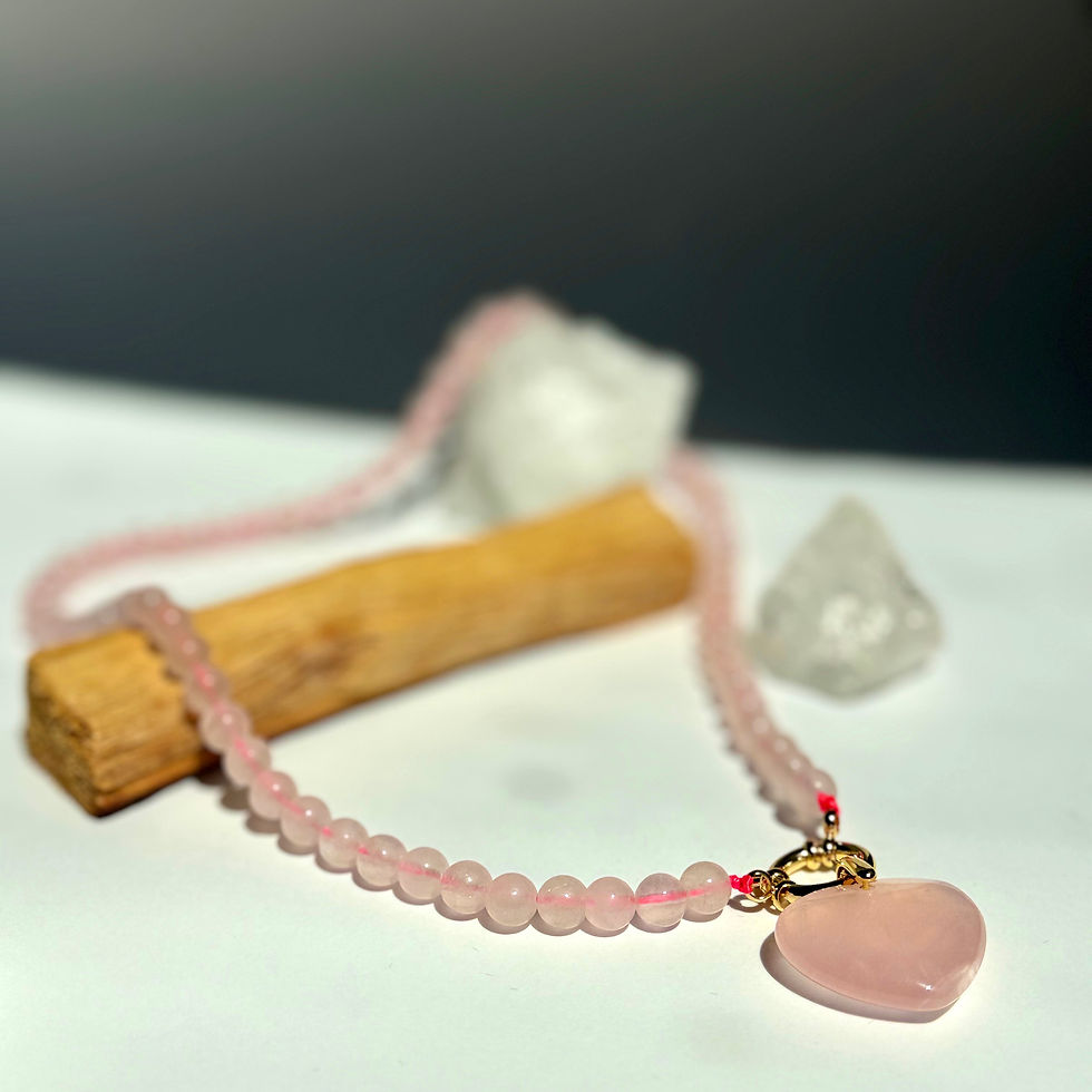 Miniaturbild: Rosenquarz Halskette mit Herzanhänger – Selbstliebe & Verbundenheit