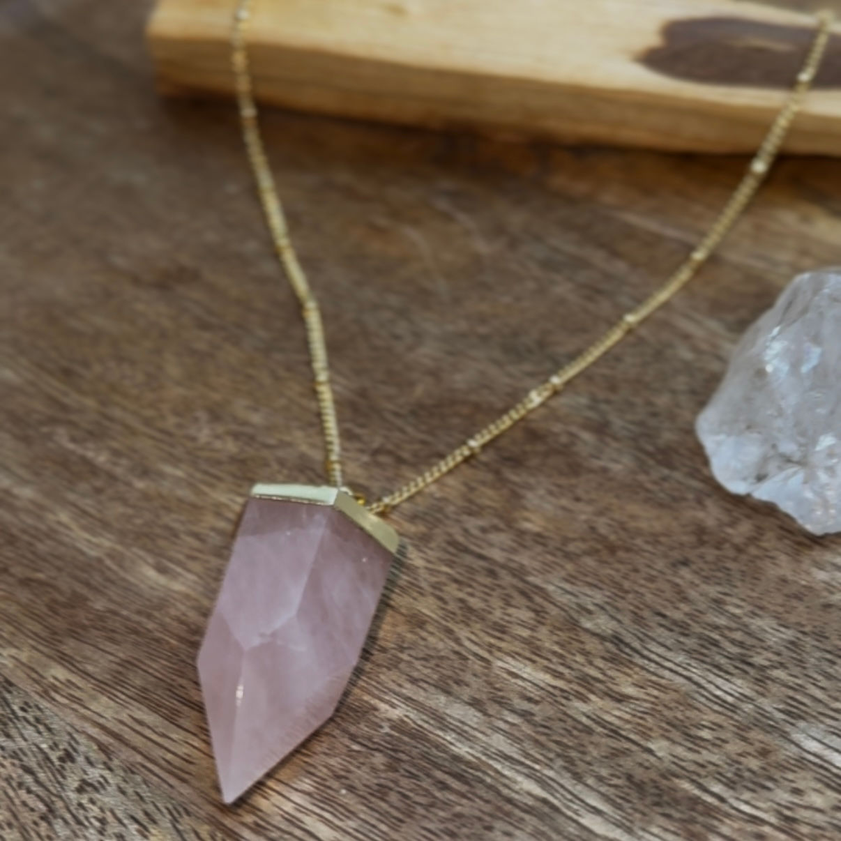 Nalaya – Rosenquarz Kette 