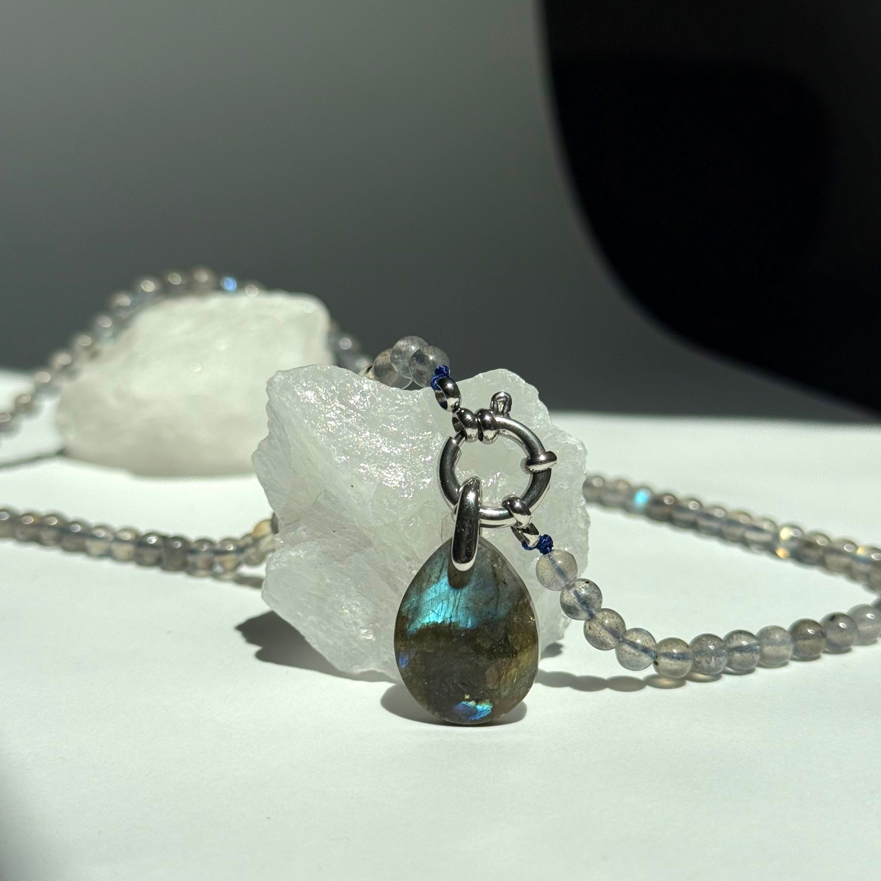 Labradorit Tropfenkette – Intuition & Transformation