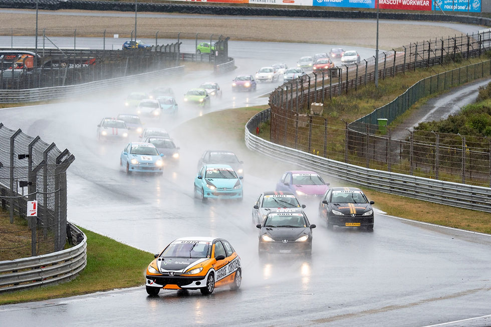 Japin scoort stabiel, profiteert van de fouten van andere, en wint op Zandvoort!
