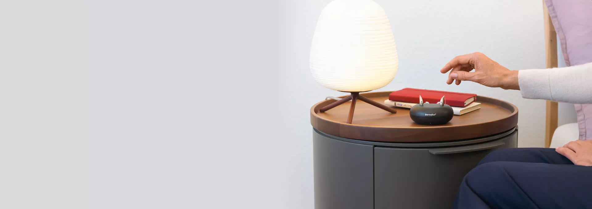 xbf_ah_xt_art_bedside-table_mnr_t_r_sabe_sabe_charger_rgb_1920x680.jpg,qh=680,ala=es-ES,aw