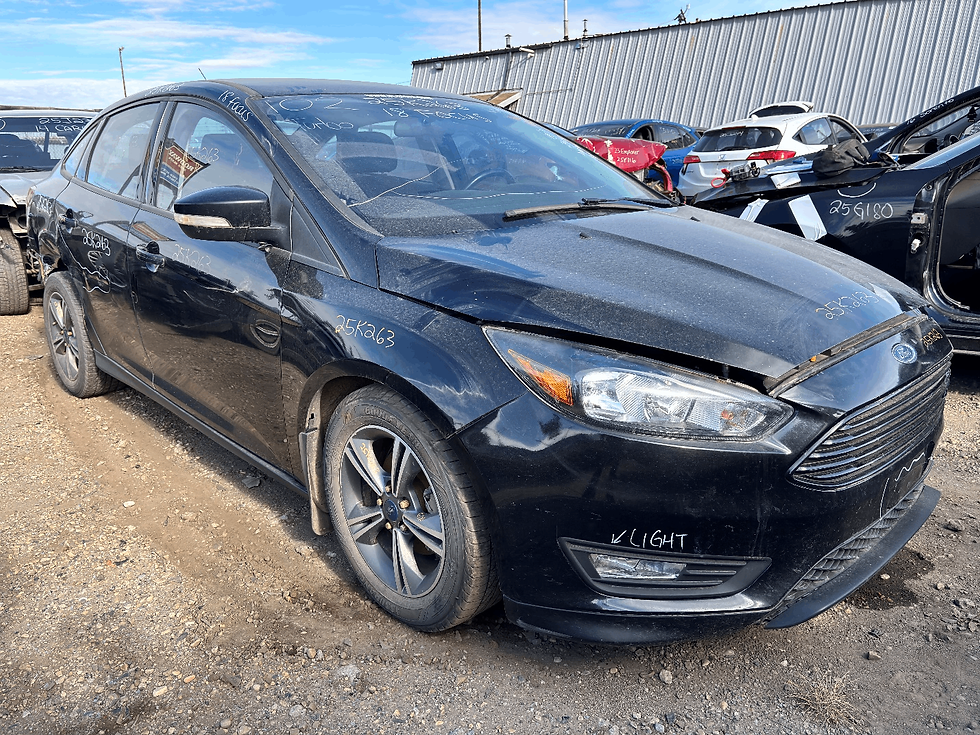 Front right view of a 2018 FOCUS SE FWD 1.0L