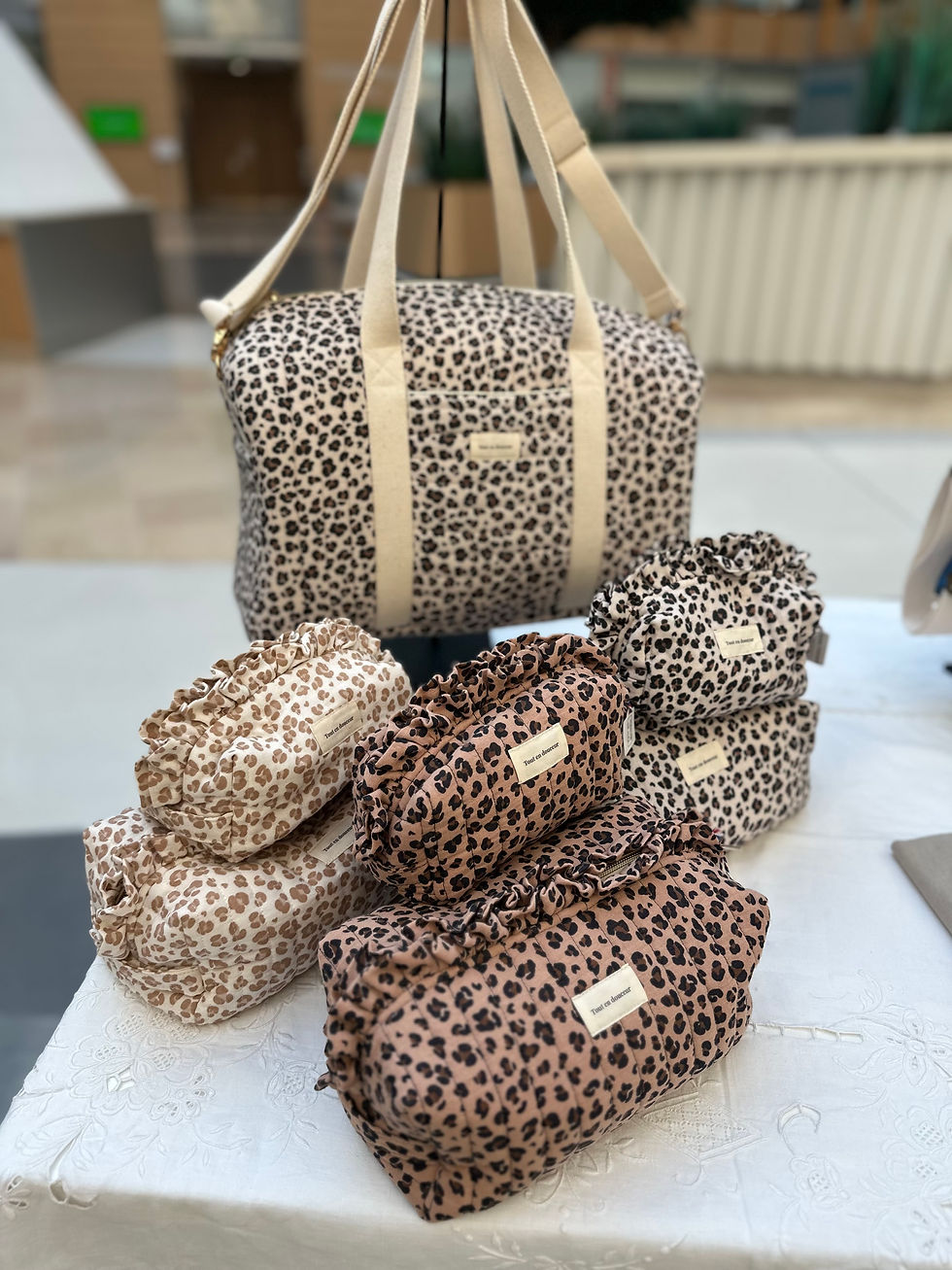 Miniature : Pochette et trousses de toilette en tissu imprimé léopard  de Tout en douceur