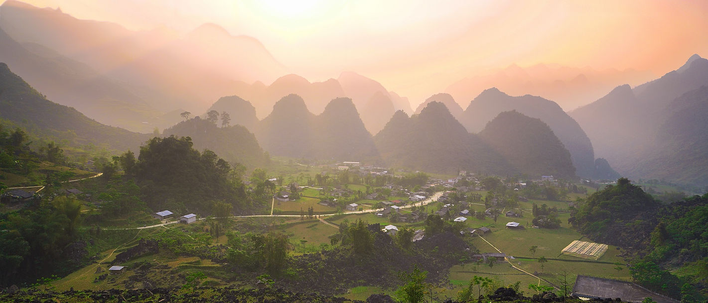Vietnam Landschaft im Sonnenuntergang.jp