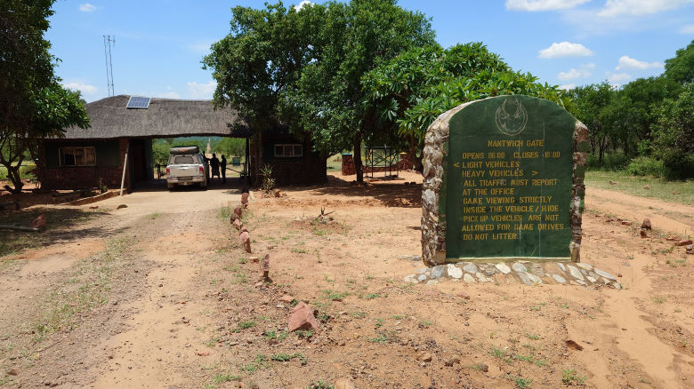 Nantwich Gate - Hwange Nationalpark Gate