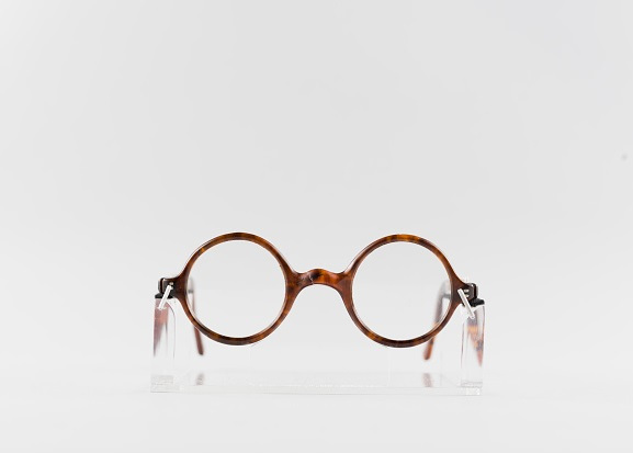 Nathan Leopold's glasses accidentally left at the scene where Bobby Franks' body was discovered.