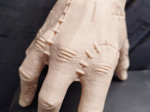 Mercredi : On imprime la main en 3D de la série culte sur Netflix.