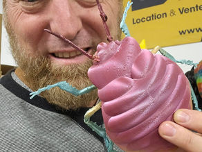 L'imprimante 3D Creality Ender 3 V3 SE imprime une punaise de lit avec du filament GSUN 3D.