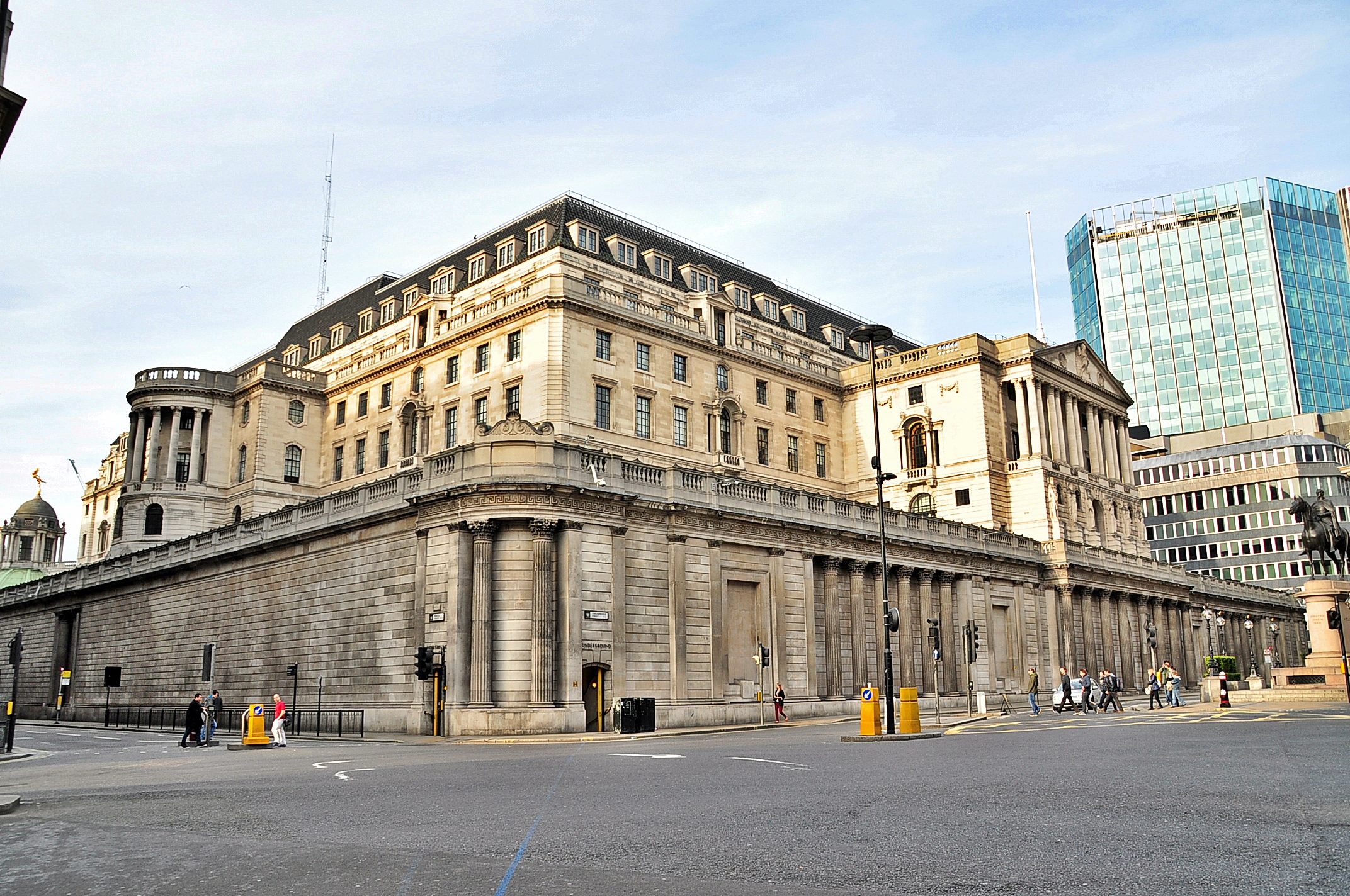 Bank of England Drops Its Stablecoin Holding Caps — Then Puts a £40 Billion Ceiling on the Whole Market