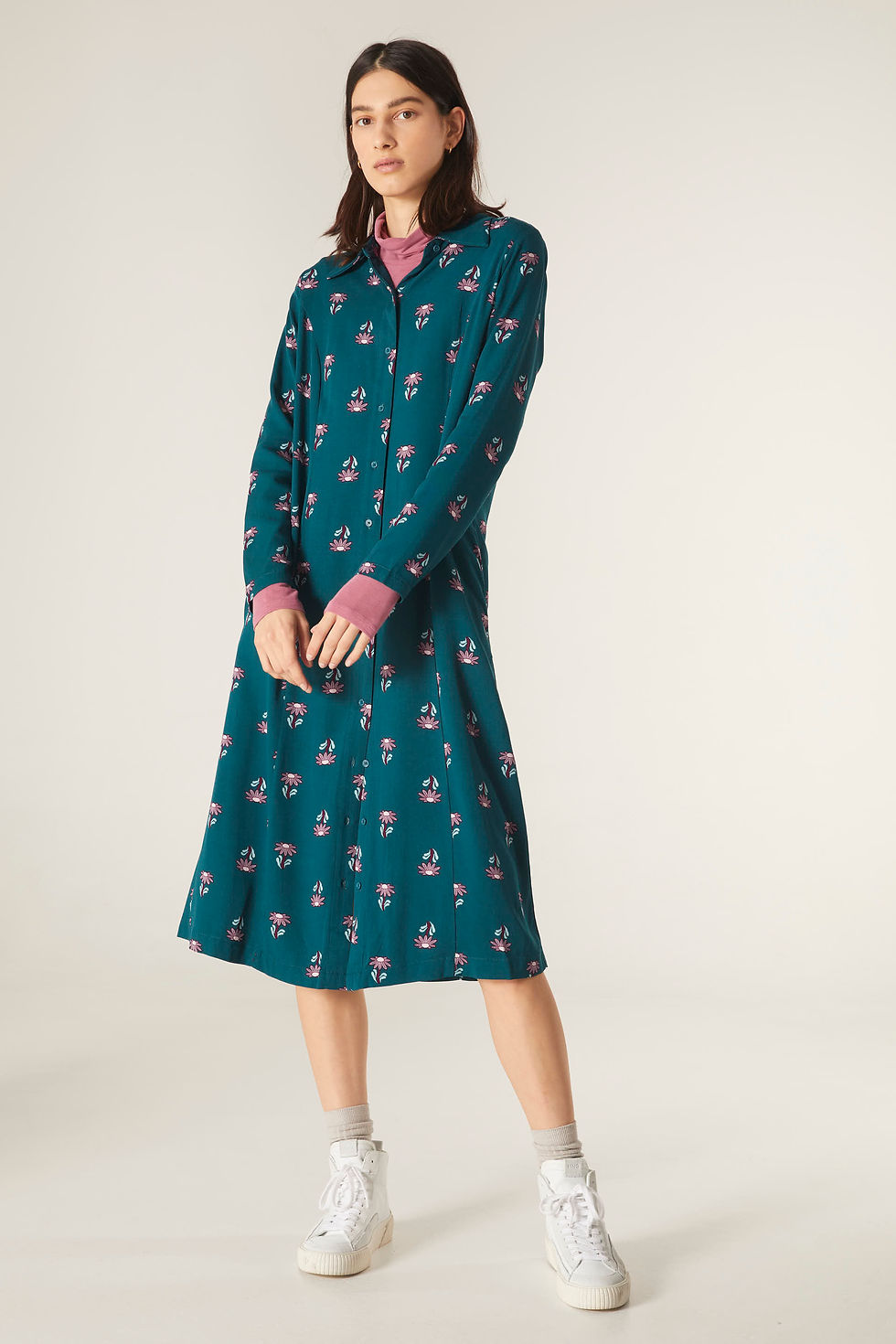 Miniatura: VESTIDO MIDI EVASÉ DE MANGA LARGA Y ESTAMPADO FLORAL DE MARGARITAS