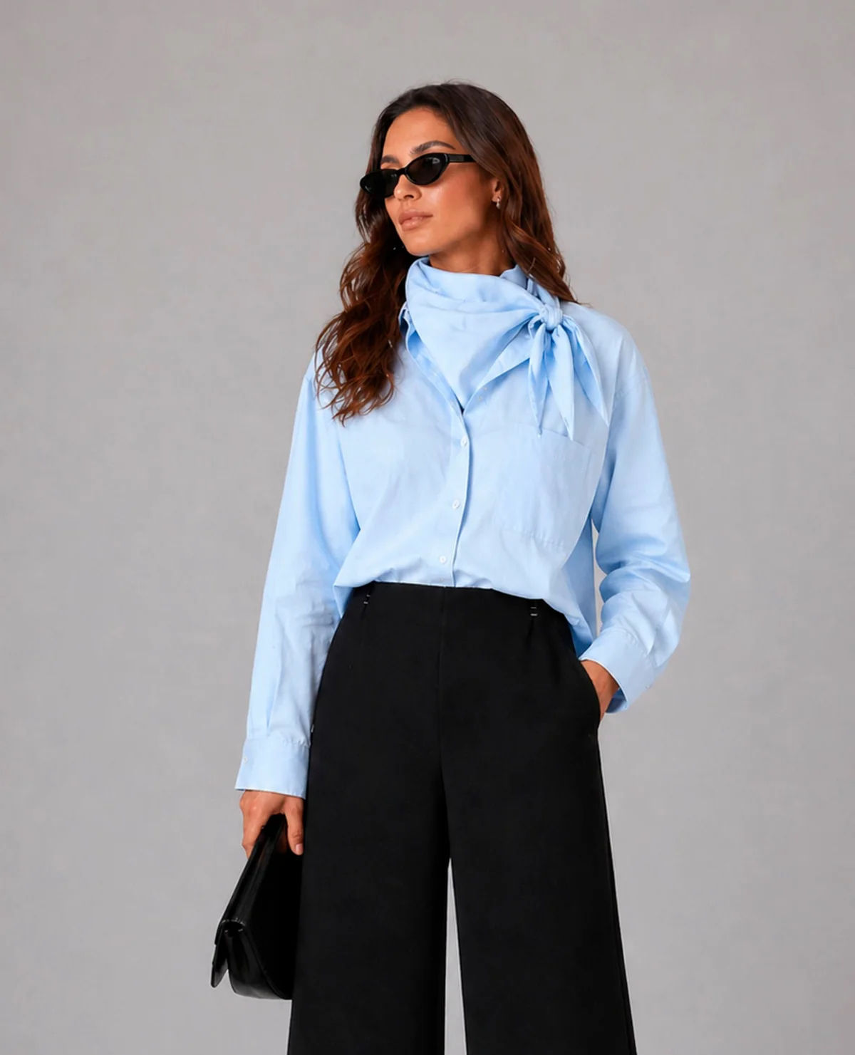 Camisa celeste con pañuelo