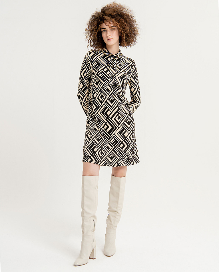 Vestido corto camisero elástico y estampado Negro