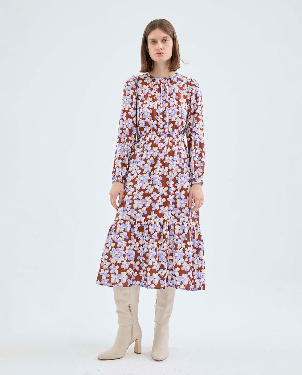 Vestido midi evasé con estampado de flores